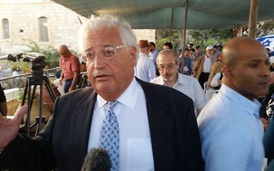 David Friedman, alors conseiller sur Israël de Donald Trump, pendant un évènement pro-Trump à Jérusalem, le 26 octobre 2016. (Crédit : Raphael Ahren/Times of Israel)