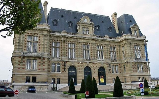 Vue sur la mairie de Versalles (Crédit : CC BY SA 3.0)
