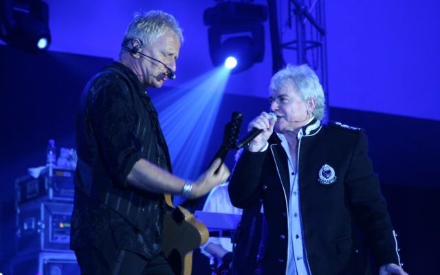 Air Supply en concert aux Philippines, le 12 juin 2008. (Crédit : Paul Chin/CC BY-SA 2.0/Wikipedia)