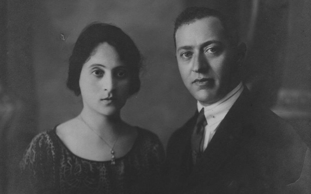 La photo de mariage d'Allegra Confino et de Calev Elias, les grands-parents du réalisateur Lawrence Russo. (Capture d'écran)