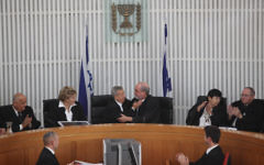 De gauche à droite : Salim Joubran, Edna Arbel, Eliezer Rivlin, Asher Grunis, Miriam Naor, Elyakim Rubinstein, juges de la Cour suprême, le 24 mai 2012. (Crédit : Noam Moskowitz/Flash90)