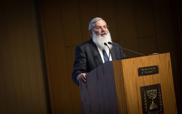 Le vice ministre de la Défense Eli Ben Dahan pendant une conférence sur le renforcement de la relation entre le peuple juif et le mont du temple, à la Knesset, le 7 novembre 2016. (Crédit : Miriam Alster/Flash90)