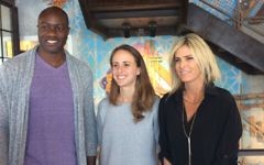 Ime Archibong de Facebook (à gauche), Malvina Goldfeld (au centre) et Adi Soffer Teeni dans le bureau de Tel Aviv de Facebook (Crédit : Shoshanna Solomon / Times of Israel)