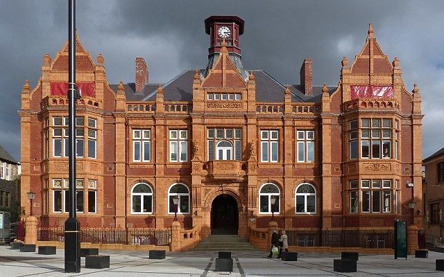 L'hôtel de ville de Merthyr Tydfil, au Pays de Galles.(Crédit : Robin Drayton/CC BY 2.5/WikiCommons)