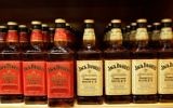 Illustration de bouteilles Jack Daniel (Crédit : Wikimedia Commons)