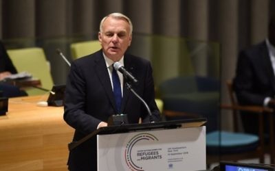 Jean-Marc Ayrault, ministre français des Affaires étrangères, devant les Nations Unies à New York le 19 septembre 2016. (Crédit : AFP/Timothy A. Clary)