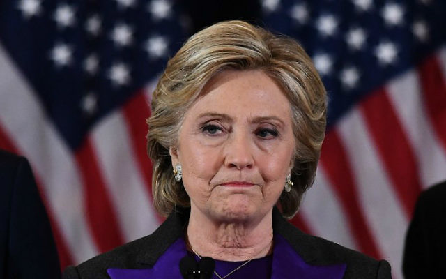 La candidate démocrate à la présidentielle Hillary Clinton après avoir été battue par Donald Trump, à New York, le 9 novembre 2016. (Crédit : Jewel Samad/AFP) La candidate démocrate à la présidentielle Hillary Clinton après avoir été battue par Donald Trump, à New York, le 9 novembre 2016. (Crédit : Jewel Samad/AFP)