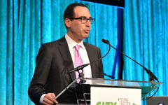 Steven Mnuchin à New York, le 24 avril 2014. (Crédit : Andrew H. Walker/Getty Images for City Harvest via JTA)