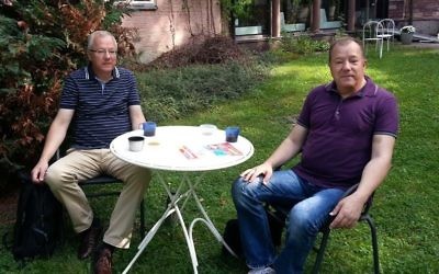 Ronald (à gauche) et Tommy Rutgersson de Stockholm ont perdu 70 000 euros à cause de SecuredOptions, qui agit depuis Israël. (Crédit : autorisation)