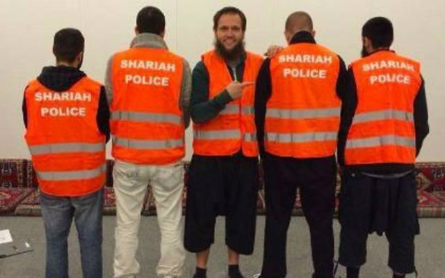 La « police de la charia » à Wuppertal, en Allemagne (Crédit : Shariah Police / Facebook) La « police de la charia » à Wuppertal, en Allemagne (Crédit : Shariah Police / Facebook)