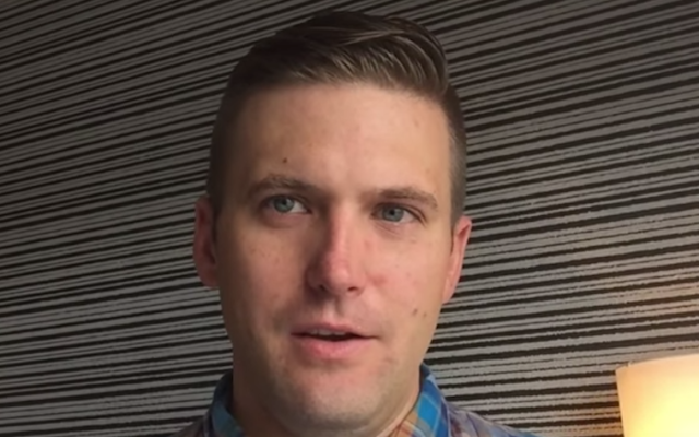 Richard Spencer, suprématiste blanc qui dirige un think-tank à Washington, le National Policy Institute. (Crédit : capture d'écran YouTube via JTA) Richard Spencer, suprématiste blanc qui dirige un think-tank à Washington, le National Policy Institute. (Crédit : capture d'écran YouTube via JTA)
