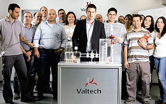 L'équipe de Valtech Cardio, avec le PDG Amir Gross au micro (Crédit : Autorisation)