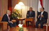 Donald Trump et le président égyptien Abdel Fattah el-Sissi lors d'une réunion à l'hôtel Plaza de New York, le 19 septembre 2016. (Crédit : Dominick Reuter/AFP)