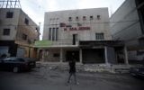 Le 'Cinéma Jénine, l'un des cinémas les plus connus des territoires palestiniens, ferme ses portes faute d'entrées. Photographié à Jénine, en Cisjordanie, le 30 novembre 2016. (Crédit : Jaafar Ashtiyeh/AFP)