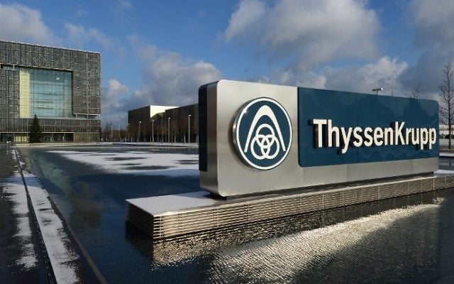 Photo prise le 1 décembre 2012, au siège du géant allemand de l'industrie ThyssenKrupp AG à Essen, en Allemagne. (Crédit : AFP PHOTO/PATRIK STOLLARZ)