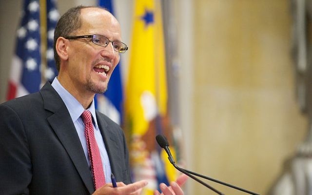Tom Perez pendant une conférence à Washington, en 2012. (Crédit : Lonnie Tague/Domaine public/WikiCommons) Tom Perez pendant une conférence à Washington, en 2012. (Crédit : Lonnie Tague/Domaine public/WikiCommons)