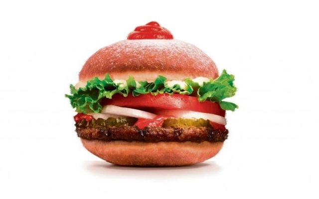 Le SufganiKing, burger spécial de Burger King pour Hanoukka. (Crédit : Twitter/@EylonALevy)