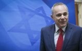 Yuval Steinitz, ministre de l'Energie, avant la réunion de cabinet hebdomadaire dans les bureaux du Premier ministre Benjamin Netanyahu à Jérusalem, le 30 octobre 2016. (Crédit : Ohad Zwigenberg)