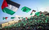 Des partisans du Hamas pendant le rassemblement célébrant le 29e anniversaire du groupe terroriste, à Khan Yunis, dans le sud de la bande de Gaza, le 11 décembre 2016. (Crédit : Abed Rahim Khatib/Flash90)