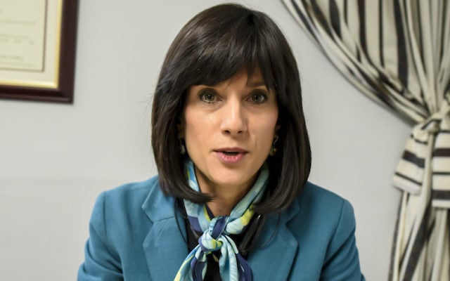 Rachel Freier, première femme hassidique élue juge aux États-Unis a prêté serment le 22 décembre 2016. (Crédit : Andrew Katz/JTA) Rachel Freier, première femme hassidique élue juge aux États-Unis a prêté serment le 22 décembre 2016. (Crédit : Andrew Katz/JTA)