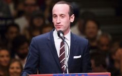 Stephen Miller prenant la parole lors d'un rassemblement pour la campagne de Donald Trump à  Anaheim, enCalifornie, le 25 mai 2016 (Crédit : Robyn Beck/AFP/Getty Images)