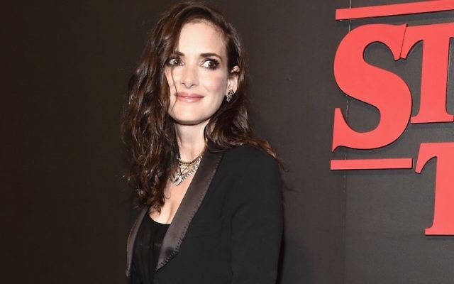 Winona Ryder pendant la première de "Stranger Things" à Los Angeles, le 11 juillet 2016. (Crédit : Alberto E. Rodriguez/Getty Images/JTA) Winona Ryder pendant la première de "Stranger Things" à Los Angeles, le 11 juillet 2016. (Crédit : Alberto E. Rodriguez/Getty Images/JTA)