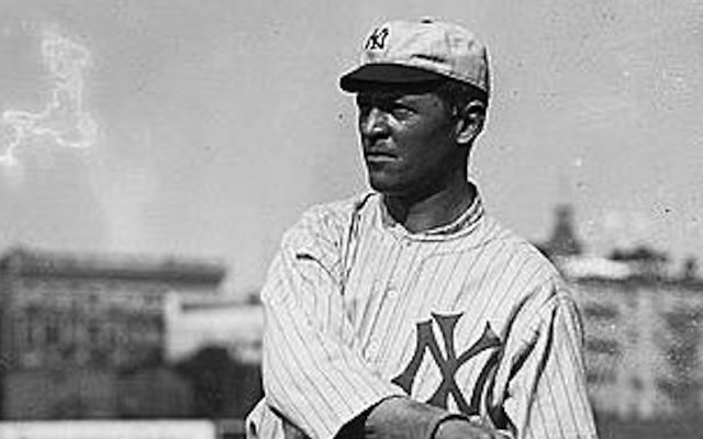 Guy Zinn, joueur de baseball juif, a joué cinq saisons entre 1911 et 1915, notamment pour les New York Highlander, devenue les Yankees. (Crédit : Wikimedia Commons via JTA)