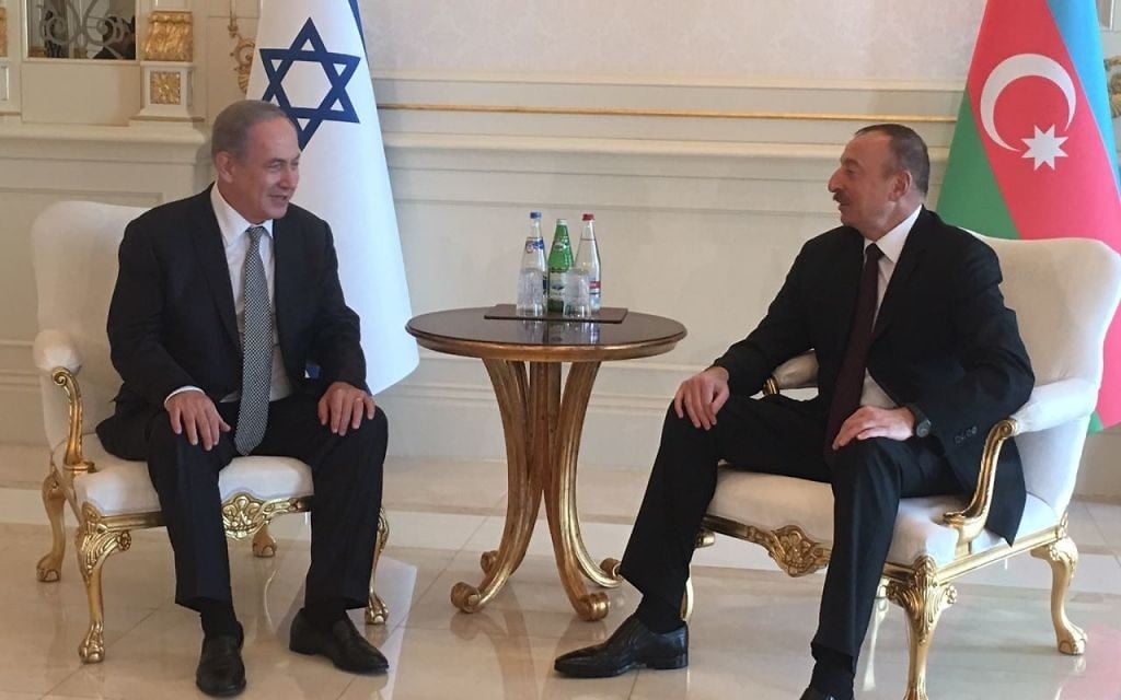 Le Premier ministre Benjamin Netanyahu et le président azéri Ilham Aliyev au Palais Zagulba de Baku, en Azerbaïdjan, le 13 décembre 2016. (Crédit : GPO) Le Premier ministre Benjamin Netanyahu et le président azéri Ilham Aliyev au Palais Zagulba de Baku, en Azerbaïdjan, le 13 décembre 2016. (Crédit : GPO)