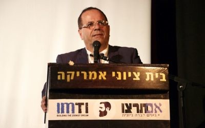 Ayoub Kara, vice-ministre chargé de la Coopération régionale, pendant la quatrième Conférence annuelle sioniste pour les droits de l'Homme organisée par Im Tirtzu à Tel Aviv, le 11 décembre 2016. (Crédit : Dov Lieber/Times of Israël)