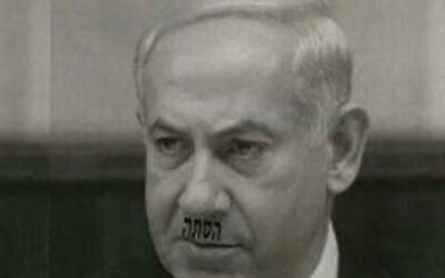 Illustration : Affiche représentant Benjamin Netanyahu comme Hitler, avec l'inscription "incitation". (Crédit : Capture d'écran La Deuxième chaîne)