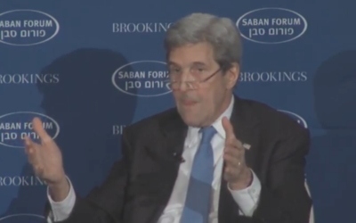 Le secrétaire d'Etat américain John Kerry devant le Forum Saban, à Washington, le 4 décembre 2016. (Crédit : capture d'écran YouTube)