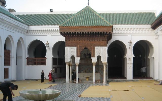 La bibliothèque al-Quarayouine, fondée au 9e siècle à Fès, au Maroc. (Crédit : Khonsali - Travail personnel/CC BY-SA 3.0/WikiCommons) La bibliothèque al-Quarayouine, fondée au 9e siècle à Fès, au Maroc. (Crédit : Khonsali - Travail personnel/CC BY-SA 3.0/WikiCommons)
