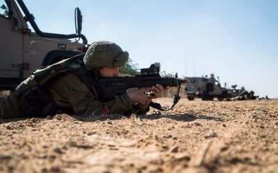 Exercice militaire à la frontière avec la bande de Gaza, le 6 décembre 2016. (Crédit : unité des porte-paroles de l'armée israélienne)