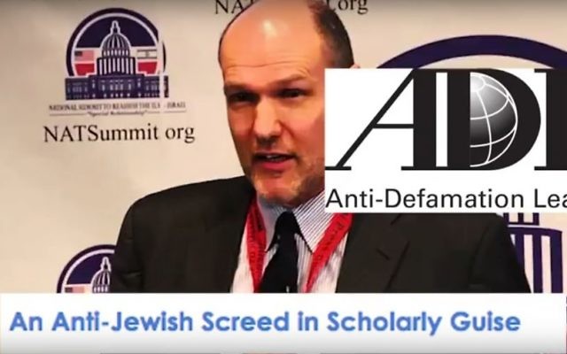 Stephen M. Walt et le logo de l'ADL dans une publicité pro-Trump diffusée par un think-tank nationaliste blanc, le National Policy Institute, le 1er novembre 2016. (Crédit : capture d'écran YouTube) Stephen M. Walt et le logo de l'ADL dans une publicité pro-Trump diffusée par un think-tank nationaliste blanc, le National Policy Institute, le 1er novembre 2016. (Crédit : capture d'écran YouTube)