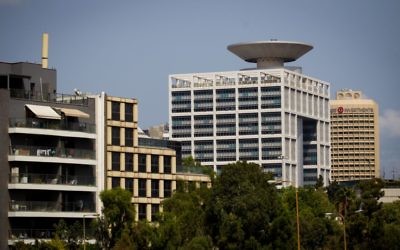 Le bâtiment du ministère de la Défense, à Tel Aviv, le 29 août 2016. (Crédit : Miriam Alster/Flash90)