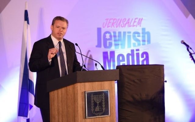 Eli Groner, directeur général du bureau du Premier ministre Benjamin Netanyahu, au Sommet des journalistes juifs, à Jérusalem, le 4 décembre 2016. (Crédit : Miriam Alster/Flash90) Eli Groner, directeur général du bureau du Premier ministre Benjamin Netanyahu, au Sommet des journalistes juifs, à Jérusalem, le 4 décembre 2016. (Crédit : Miriam Alster/Flash90)