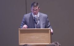 Richard Spencer pendant une conférence de la droite alternative organisée pour célébrer la victoire de Donald Trump à Washington, D.C., le 19 novembre 2016. (Crédit : capture d'écran YouTube)