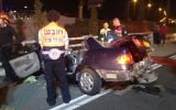 Le véhicule accidenté sur la route 431 le 4 décembre 2016. (Crédit : Magen David Adom)
