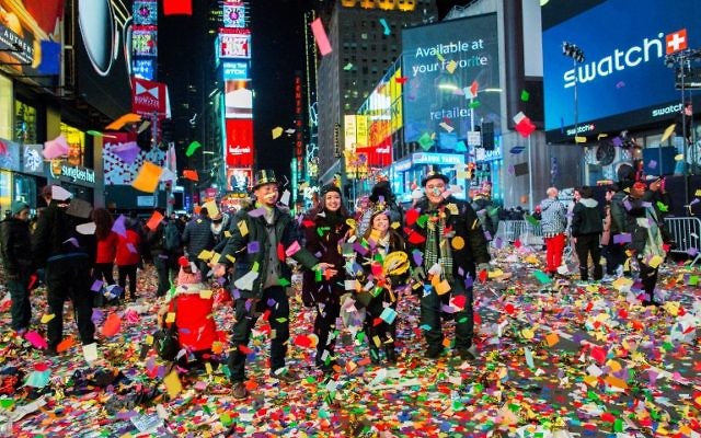 Soirée du Nouvel An à Times Square, à New York, le 1er janvier 2017. (Crédit : Eduardo Munoz Alvarez/AFP)