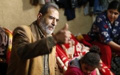 Fuad Abu Khaled, Palestinien qui a fui la guerre civile syrienne avec sa famille pour le camp de réfugiés palestiniens de Shatila, près de Beyrouth, au Liban, le 7 janvier 2017. (Crédit : Anwar Amro/AFP)