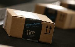Un colis Amazon. Illustration. (Crédit : Justin Sullivan/Getty Images/AFP)