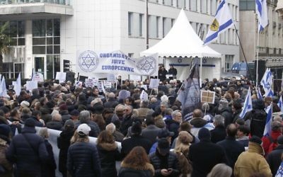 Manifestation de soutien à Israël et d'opposition à la conférence de paix sur le Proche Orient française, à Paris, le 15 janvier 2017. (Crédit : Pierre Constant/AFP)