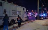 La police canadienne déployée sur les lieux d'une fusillade dans la mosquée du Centre islamique culturel de Québec, le 29 janvier 2017. (Crédit : Alice Chiche/AFP)