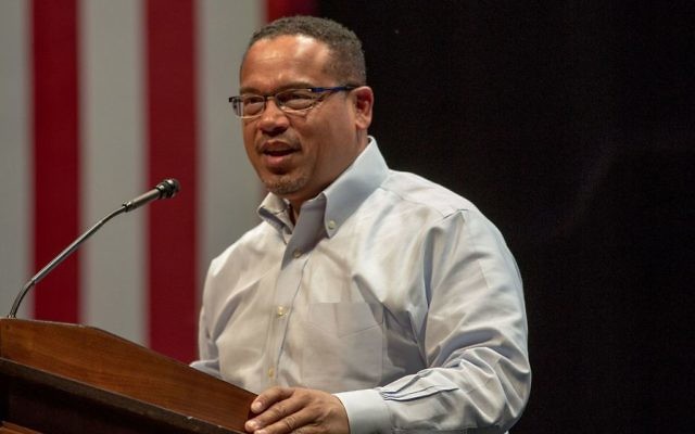 Keith Ellison, élu démocrate de la Chambre des représentants des Etats-Unis, pendant la campagne présidentielle d'Hillary Clinton, en avril 2016. (Crédit : Lorie Shaull/CC BY-SA 4.0/WikiCommons)