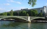 L'Institut du monde arabe en bord de Seine, à Paris. Illustration. (Crédit : David Monniaux/CC BY-SA 3.0/WikiCommons)