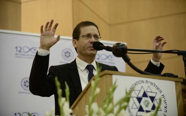 Isaac Herzog, chef de l'Union sioniste, pendant une conférence à l'université Bar-Ilan, près de Tel Aviv, le 15 janvier 2017. (Crédit : Tomer Neuberg/Flash90)