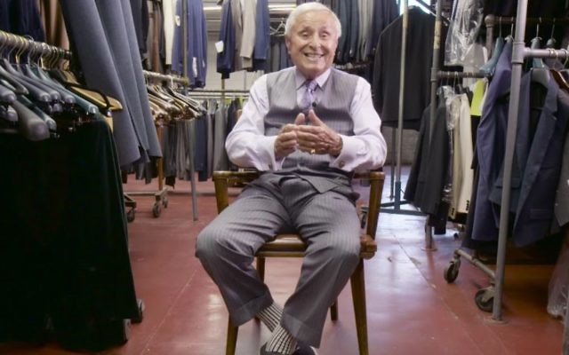 Martin Greenfield, homme d'affaires et auteur de 'Measure of a Man: From Auschwitz Survivor to Presidents' Tailor.' (Capture d'écran) Martin Greenfield, homme d'affaires et auteur de 'Measure of a Man: From Auschwitz Survivor to Presidents' Tailor.' (Capture d'écran)