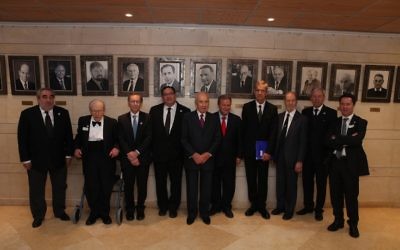 Le Président Shimon Peres avec les lauréats des Prix Wolf en 2013 (Autorisation)