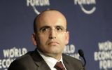 Le vice-Premier ministre turc Mehmet Şimşek lors du Forum économique mondial sur l'Europe et l'Asie centrale à Istanbul, en Turquie, le 31 octobre 2008 (Crédit : Copyright World Economic Forum / Serkan Edeleklioglu)
