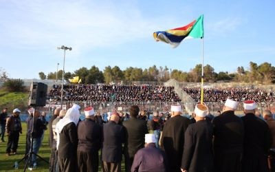 Des milliers de Druzes se rassemblent pour protester contre les démolitions planifiées de leurs maisons dans le nord d'Israël le 24 janvier 2017 (Crédit : Autorisation Liste arabe unie)